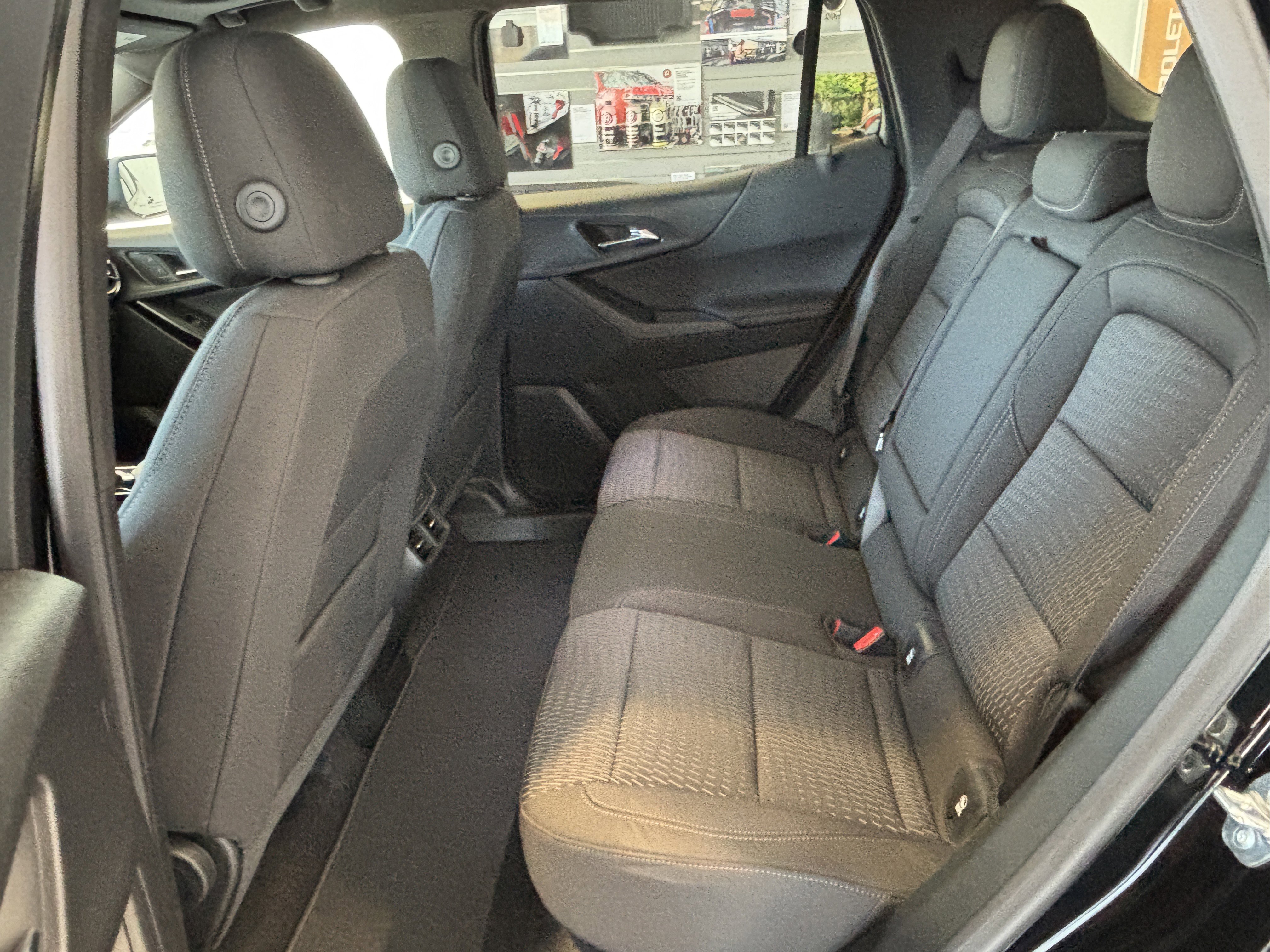 Used 2025 Chevrolet Equinox LT w/ Safety and Technology Package image 17