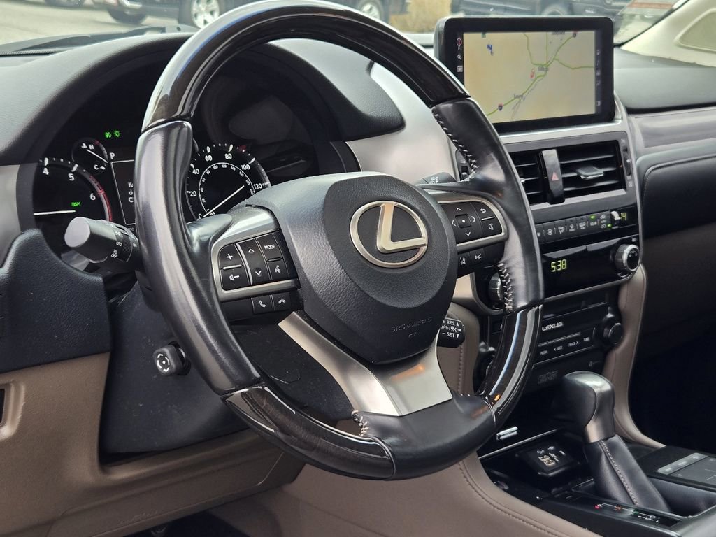 Used 2022 Lexus GX 460 Premium w/ Accessory Package image 6