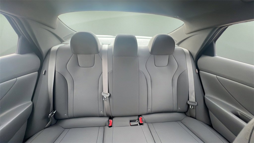 Certified 2024 Hyundai Elantra SE image 11