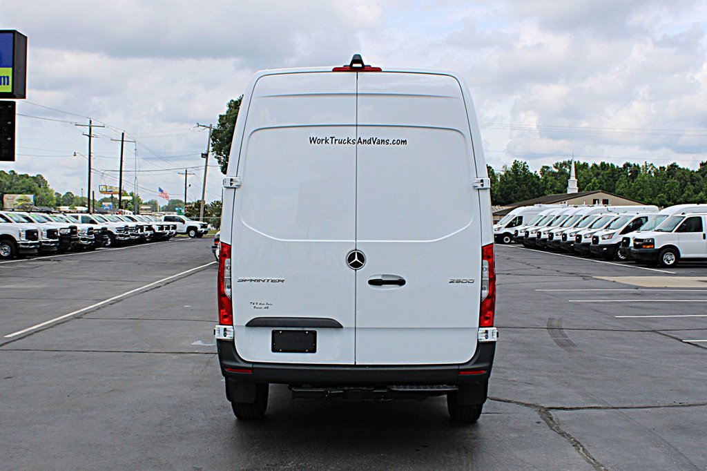Used 2025 Mercedes-Benz Sprinter 2500 image 14