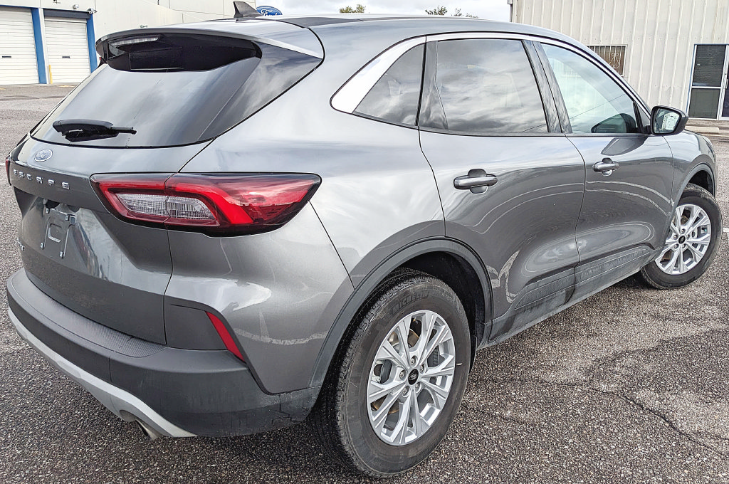 Certified 2024 Ford Escape Active FWD image 3