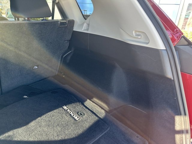 Used 2023 Nissan Rogue SV image 39