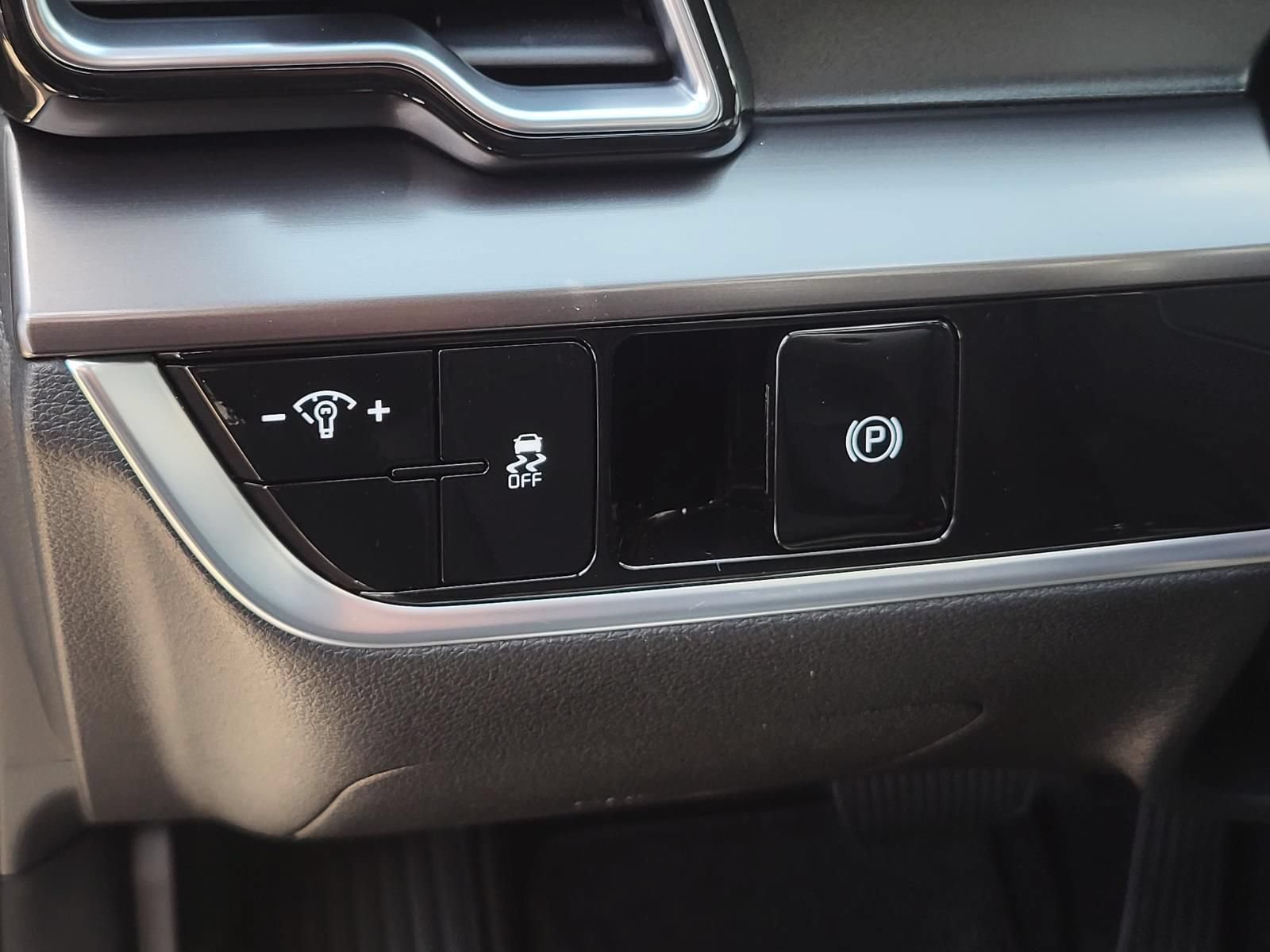 Used 2025 Kia Sportage EX FWD image 19