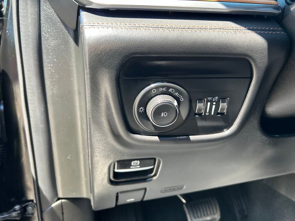 New 2025 Jeep Grand Cherokee Summit image 13