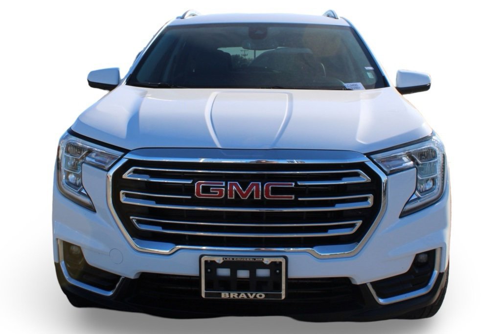 Used 2024 GMC Terrain SLT image 2