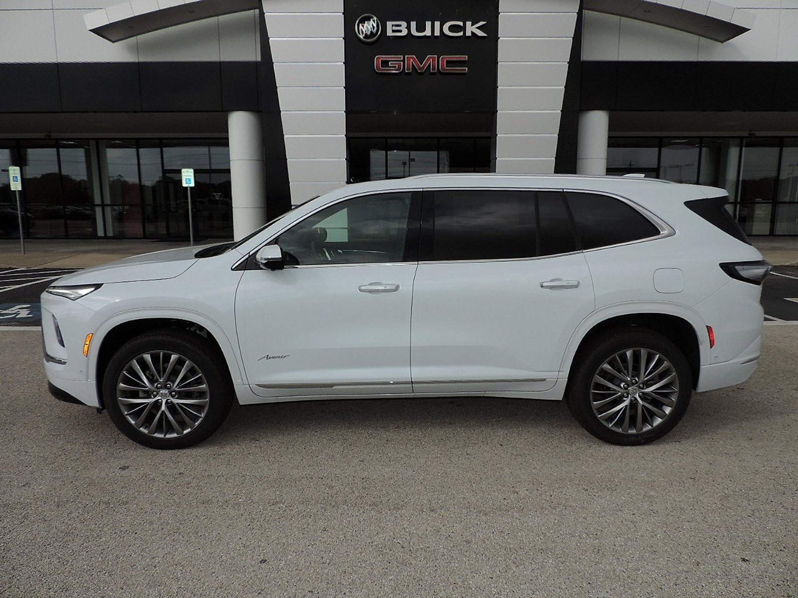 New 2026 Buick Enclave Avenir w/ Super Cruise Package FWD image 8