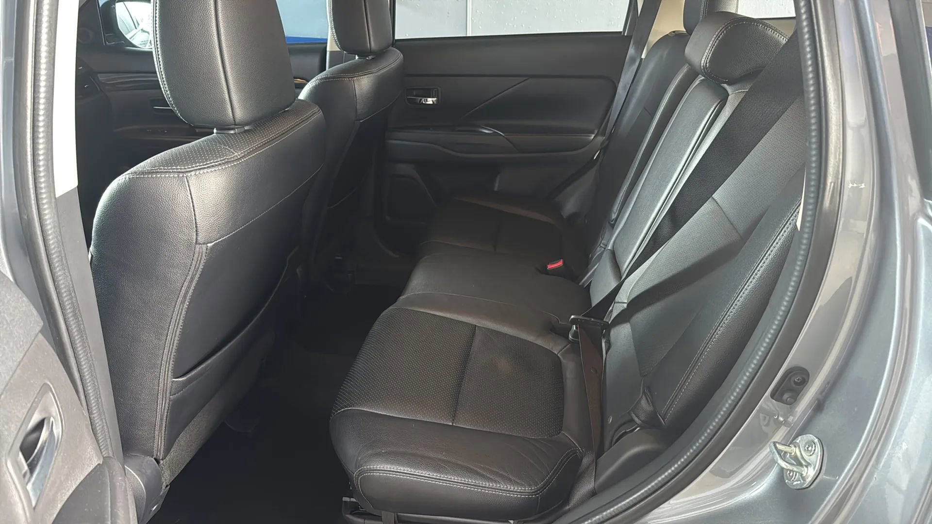 Used 2016 Mitsubishi Outlander SEL AWD/4WD image 12