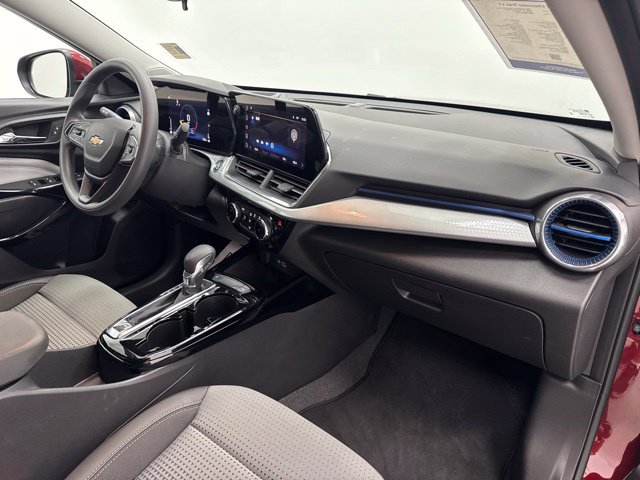 Used 2024 Chevrolet Trax LT FWD image 28