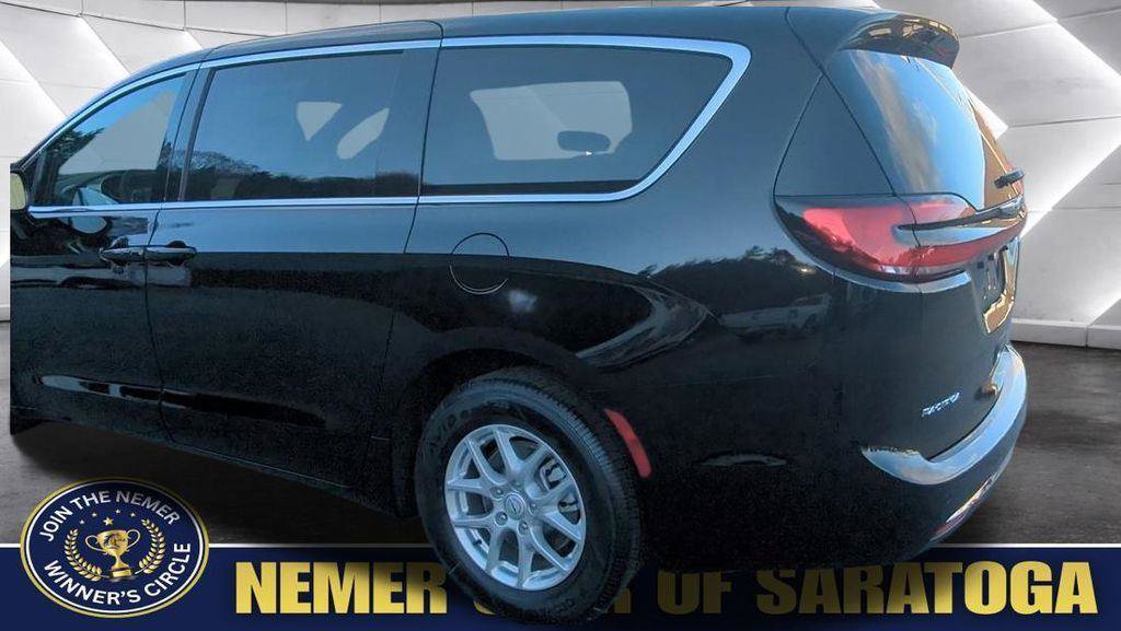 New 2026 Chrysler Pacifica Select FWD image 2