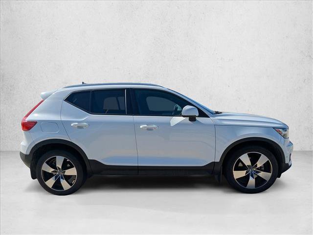Used 2019 Volvo XC40 T5 Momentum image 4