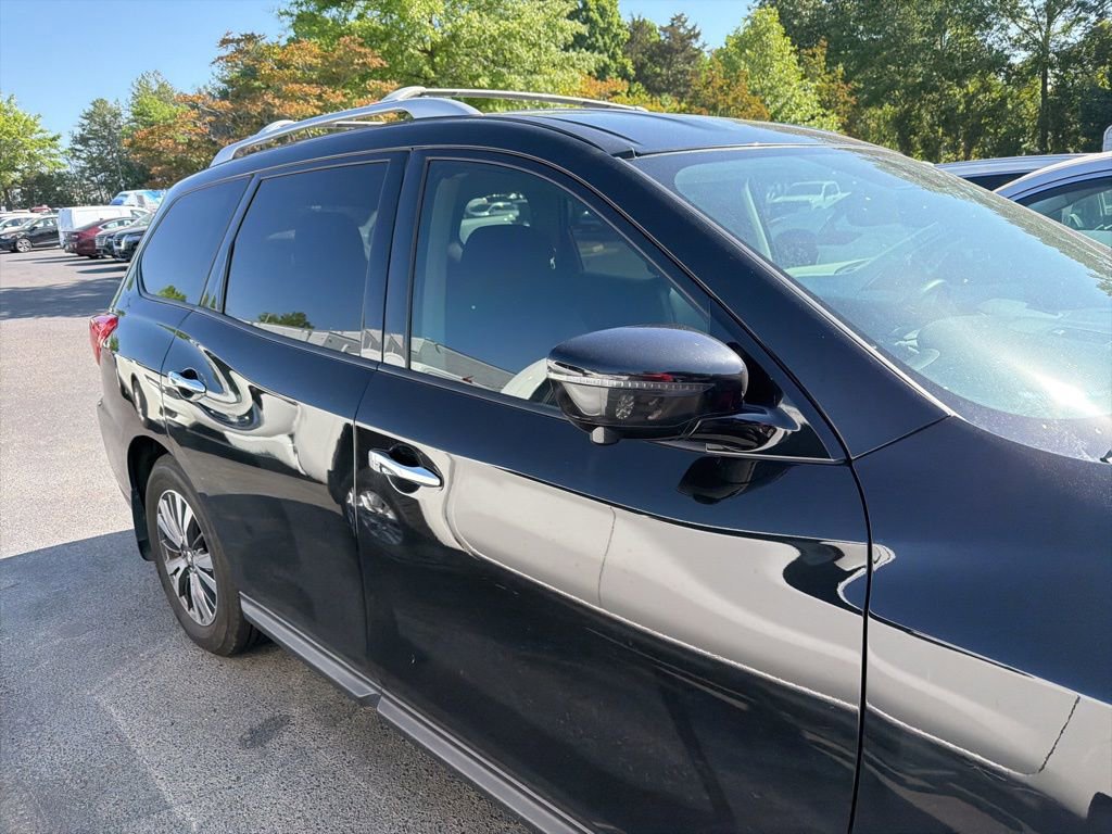 Used 2017 Nissan Pathfinder SL w/ SL Tech Package FWD image 4