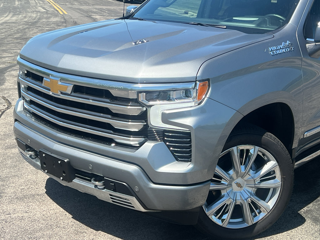 Used 2025 Chevrolet Silverado 1500 High Country AWD/4WD image 8