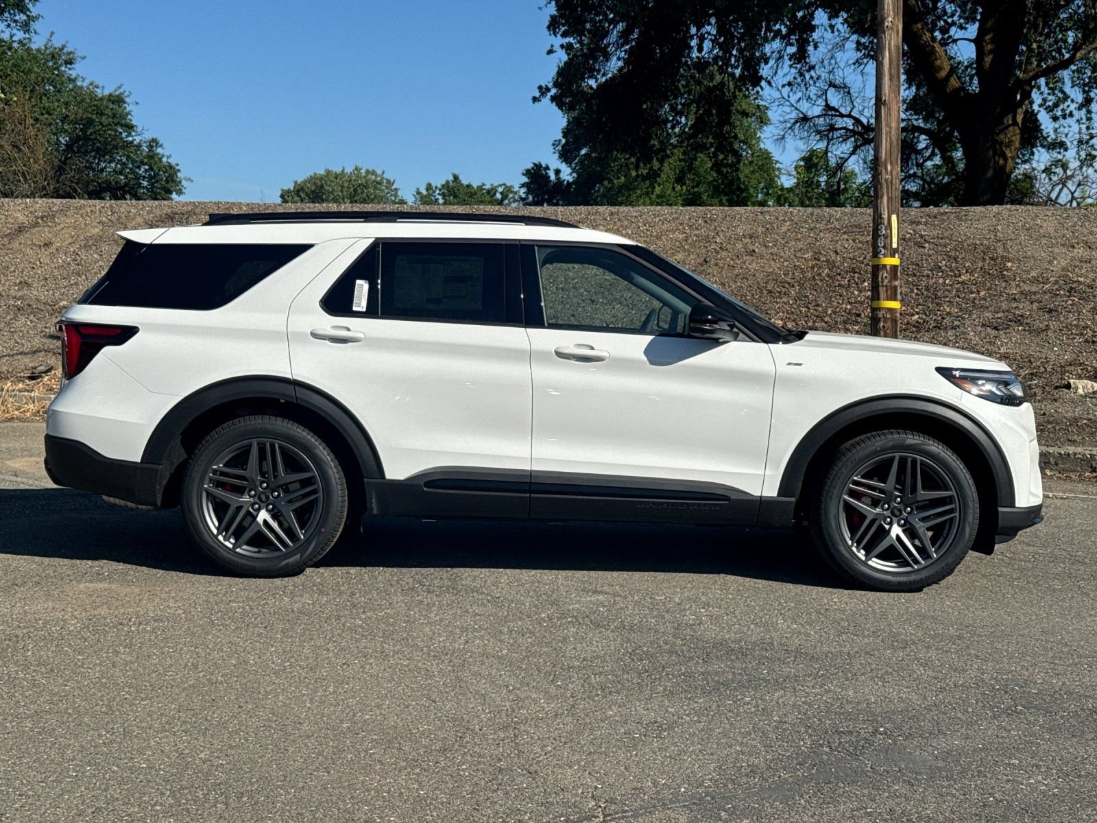 New 2026 Ford Explorer ST-Line w/ ST-Line Street Pack RWD image 2