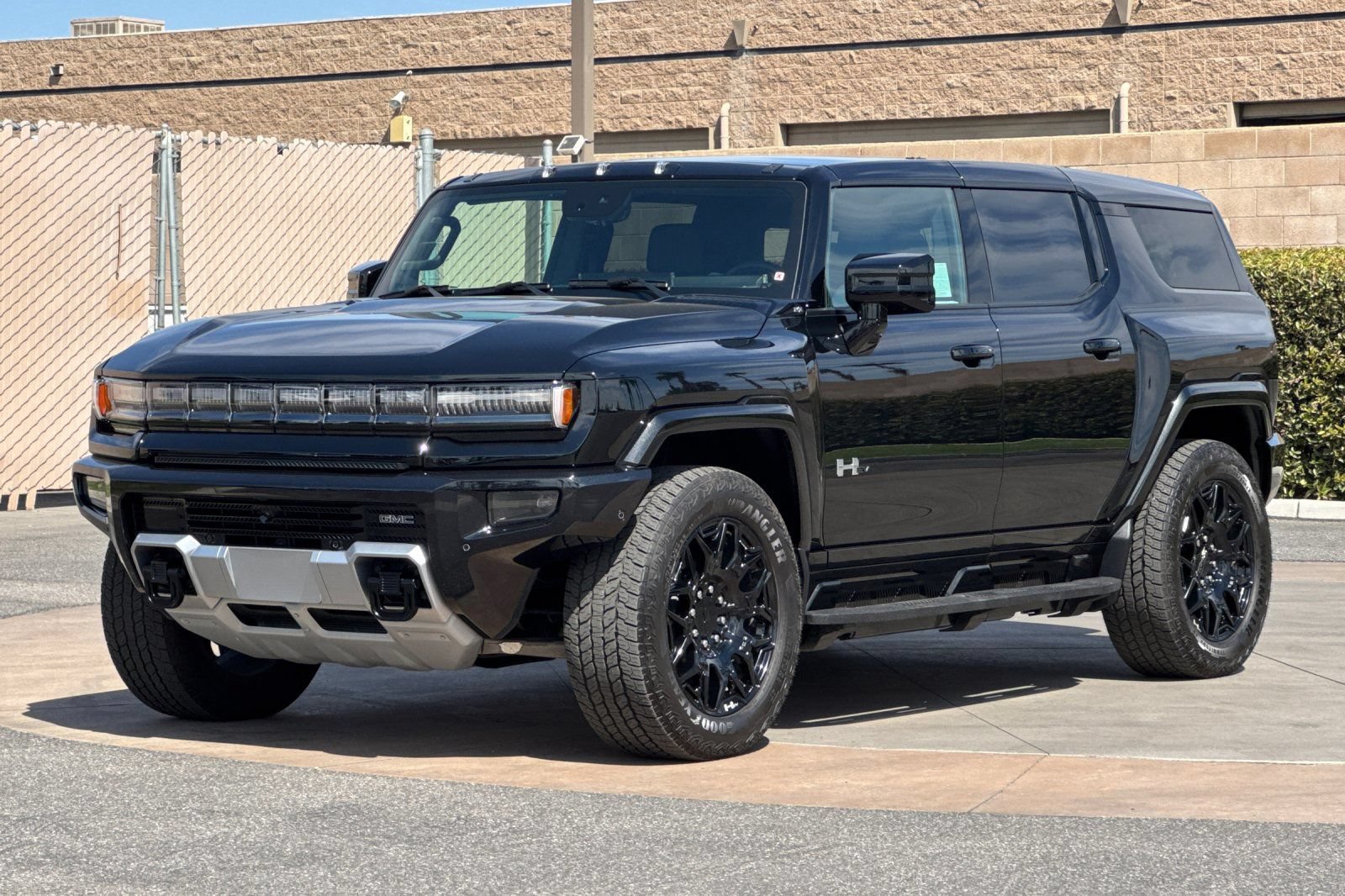 Certified 2024 GMC Hummer EV 2X w/ LPO, Illumination Package AWD/4WD image 8