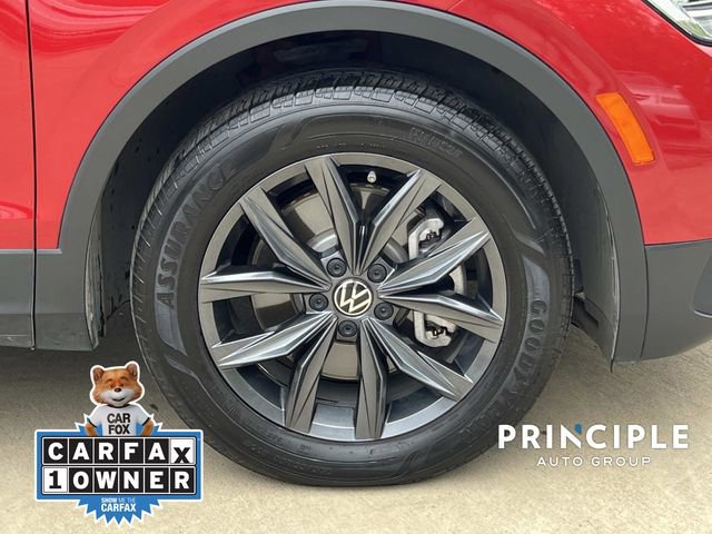 Used 2022 Volkswagen Tiguan SE w/ Panoramic Sunroof Package image 4