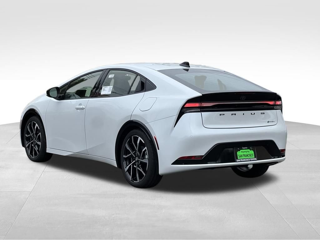 New 2027 Toyota Prius Plug-In Hybrid FWD image 3