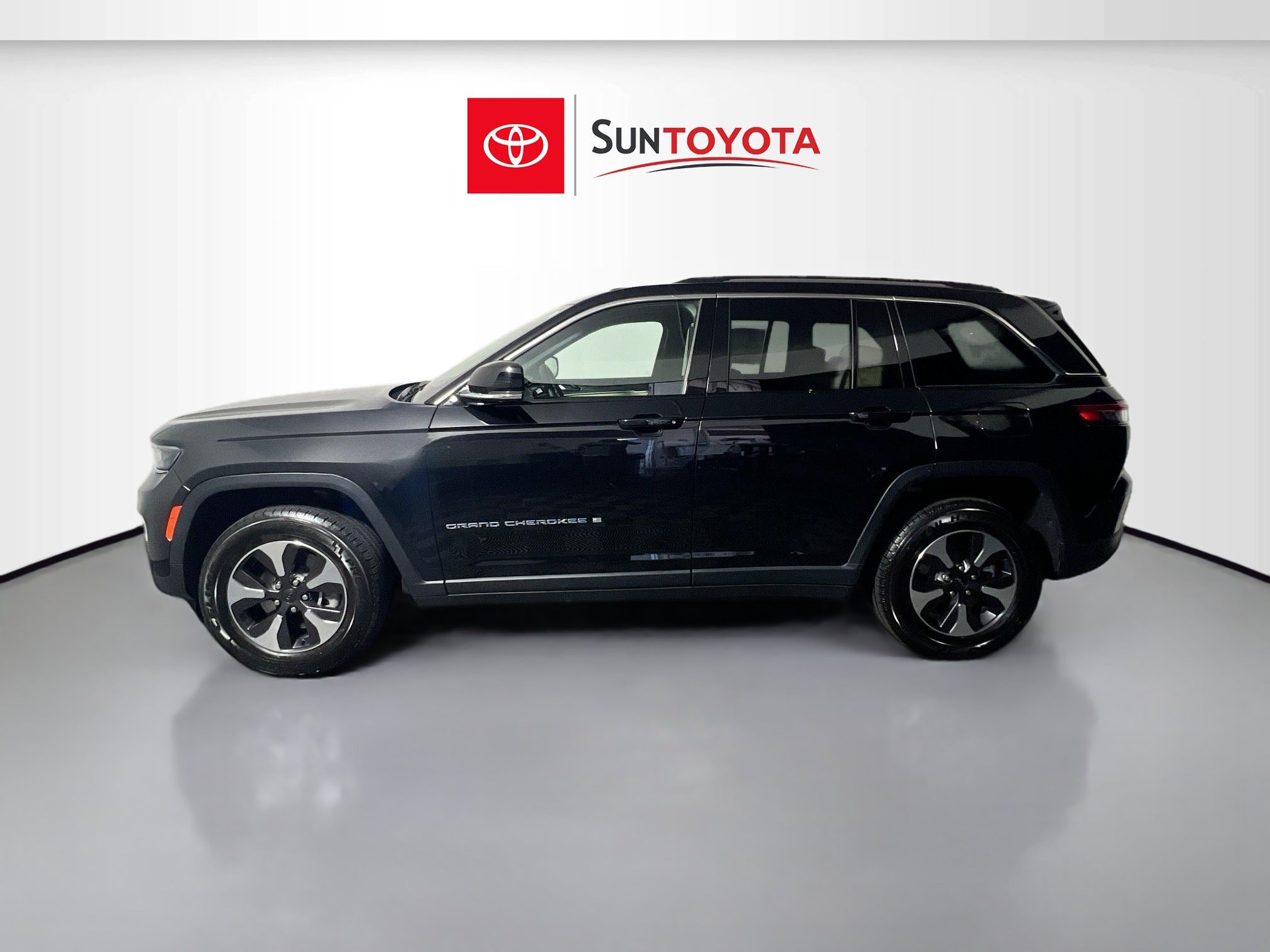 Used 2024 Jeep Grand Cherokee Limited 4xe AWD/4WD image 7