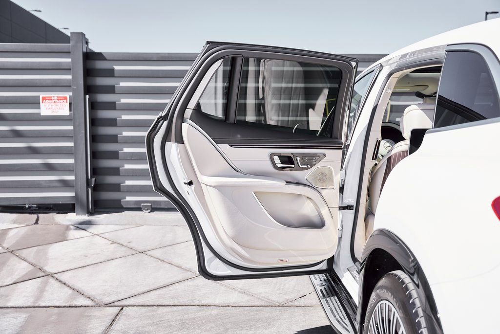 Used 2025 Mercedes-Benz Maybach EQS 680 4MATIC image 33