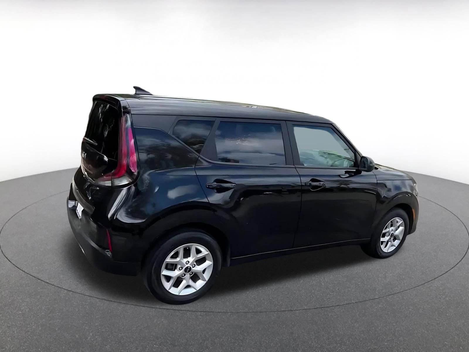 Used 2025 Kia Soul LX w/ LX Technology Package image 15