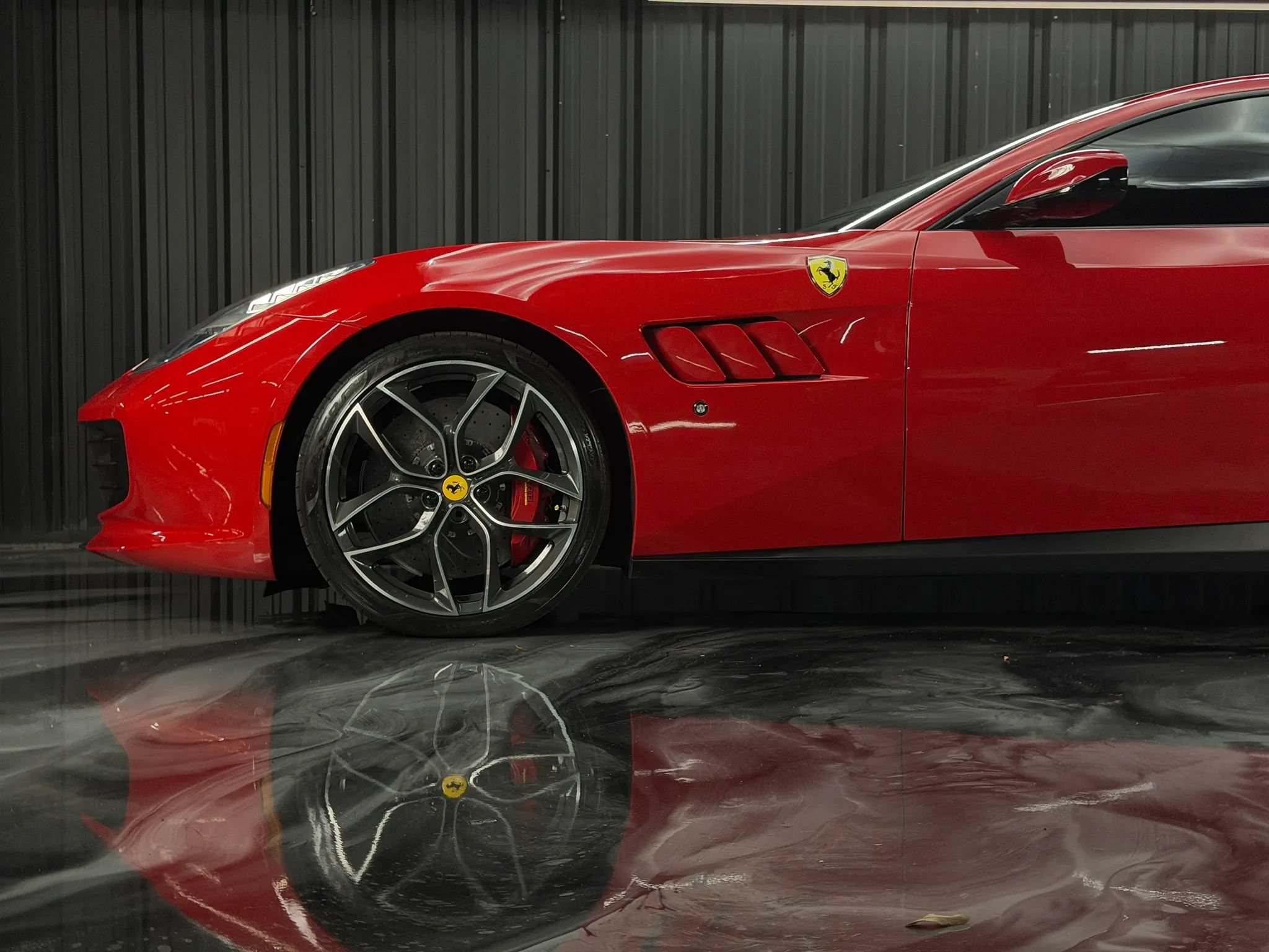 Used 2018 Ferrari GTC4Lusso T RWD image 3