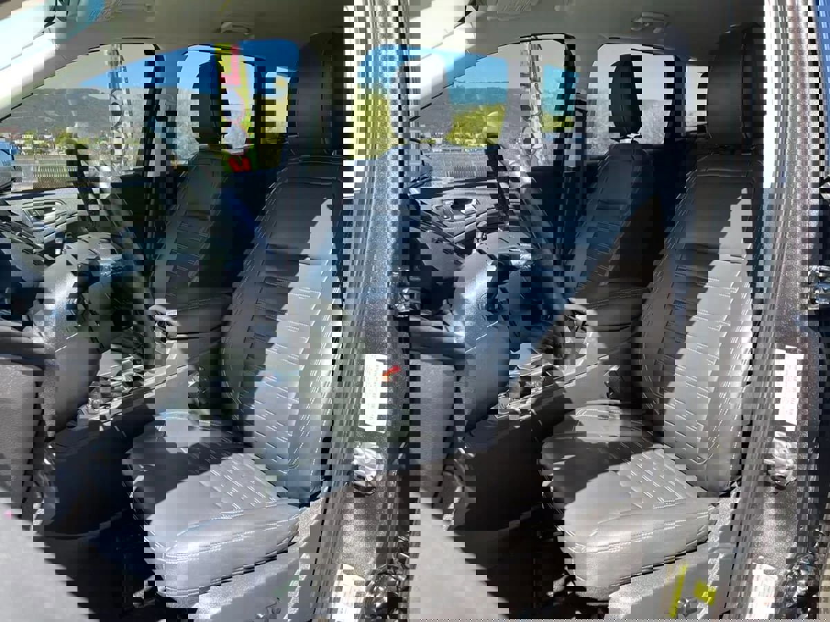 Used 2019 Ford Escape SEL image 16