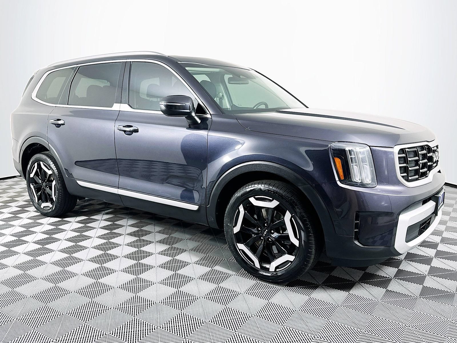Used 2025 Kia Telluride S AWD/4WD image 29
