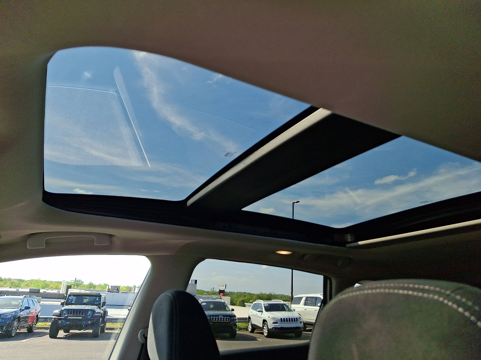 Used 2018 Nissan Murano SV w/ Premium Package image 14