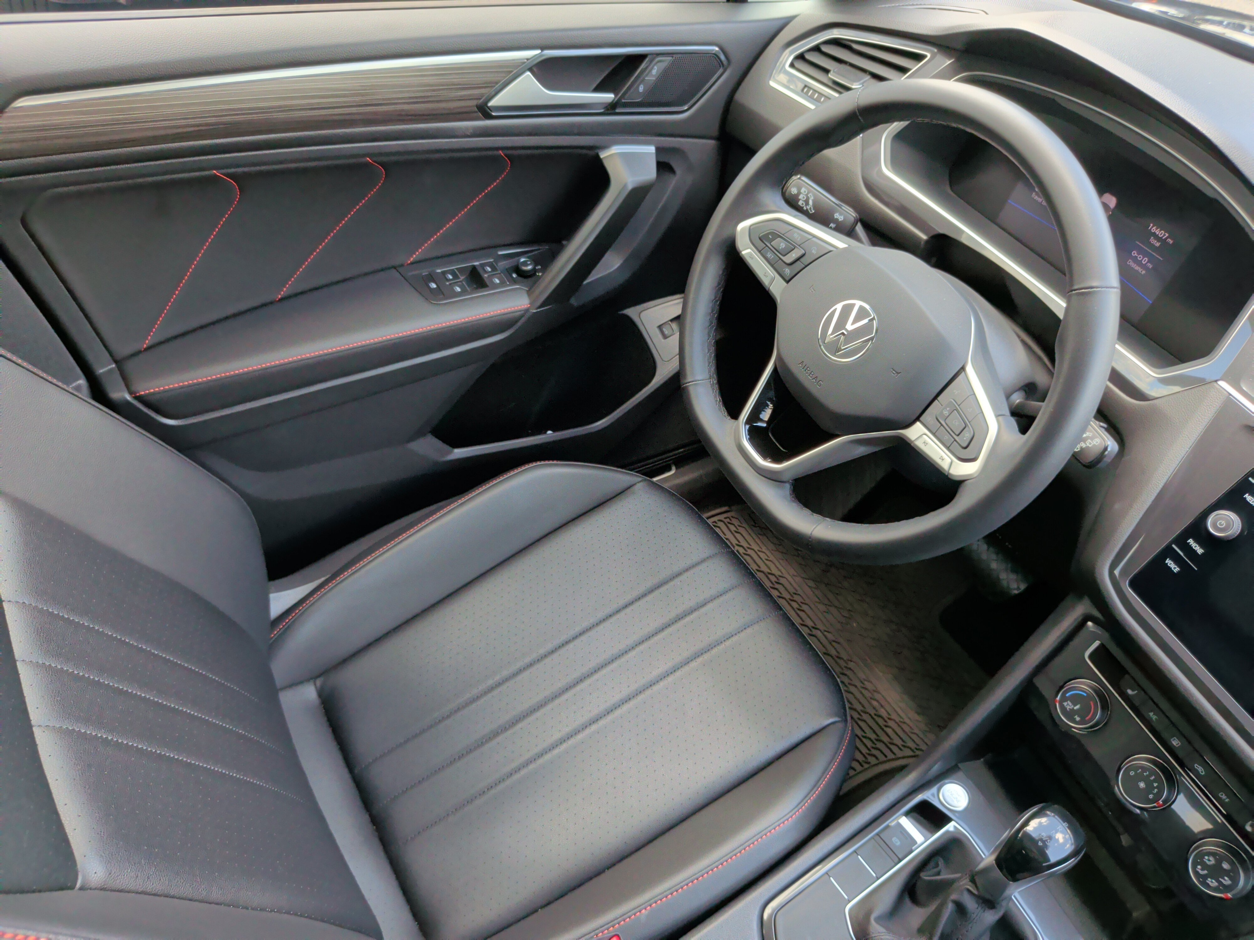 Used 2024 Volkswagen Tiguan Wolfsburg Edition FWD image 33
