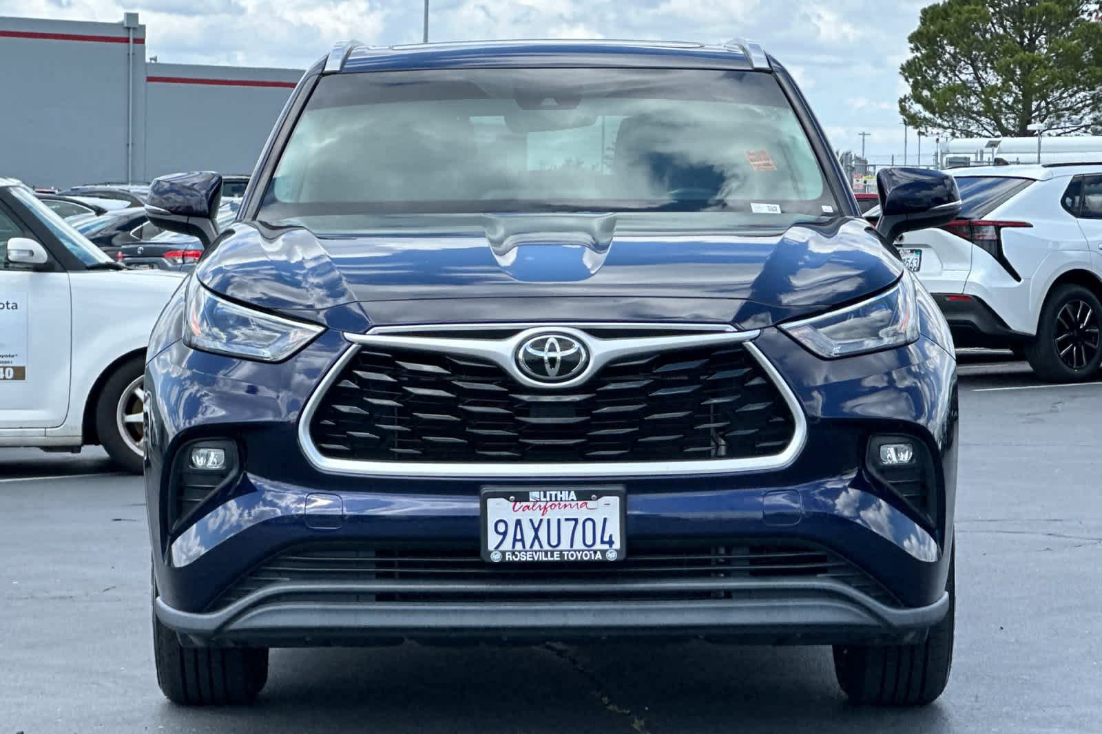 Used 2022 Toyota Highlander XLE AWD/4WD image 10