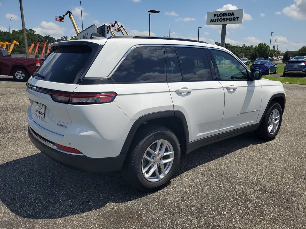 Used 2025 Jeep Grand Cherokee Laredo X w/ Luxury Tech Group I AWD/4WD image 4