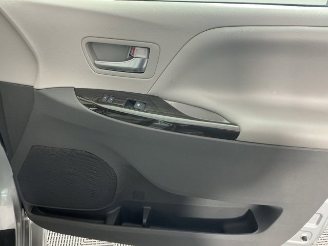 Used 2020 Toyota Sienna XLE Premium image 13