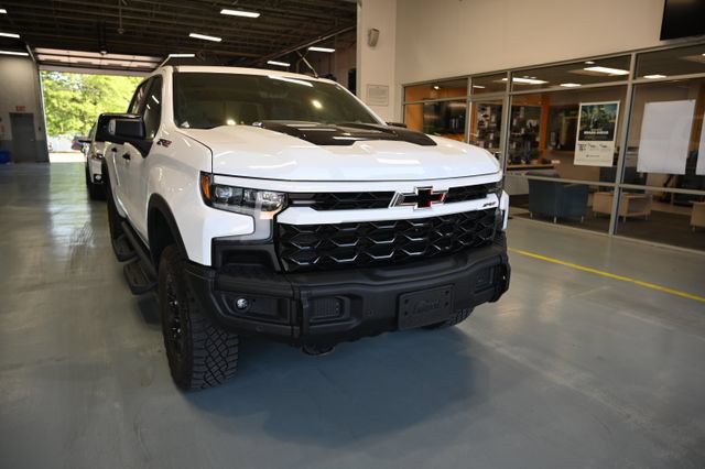 Used 2024 Chevrolet Silverado 1500 ZR2 w/ ZR2 Bison Edition AWD/4WD image 3