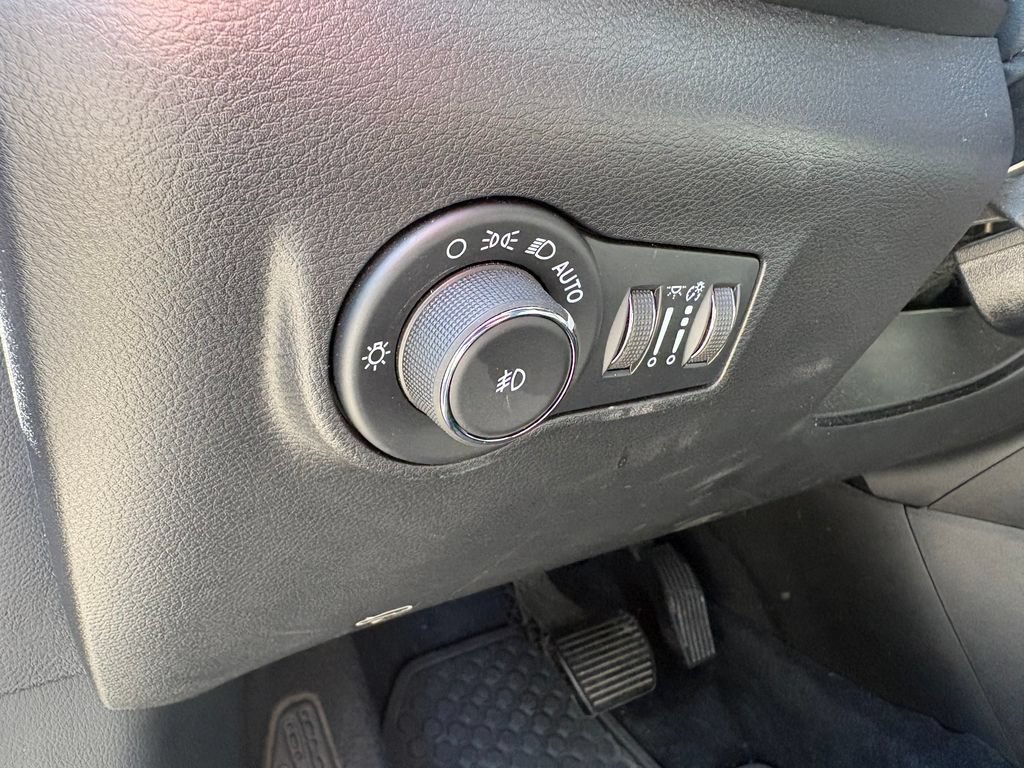 Used 2025 Jeep Compass Trailhawk AWD/4WD image 17