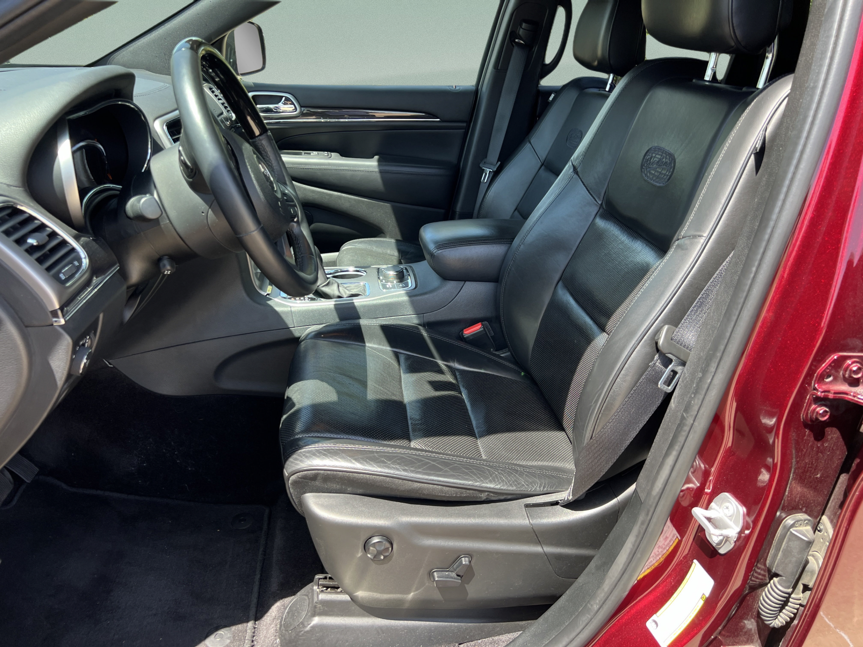 Used 2018 Jeep Grand Cherokee Overland AWD/4WD image 9