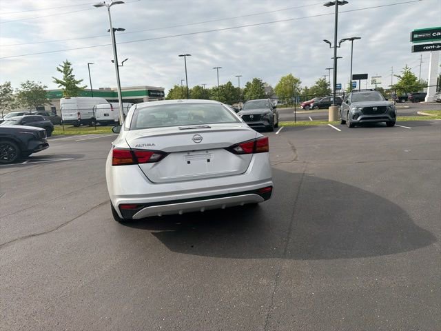 Used 2025 Nissan Altima 2.5 SV FWD image 11