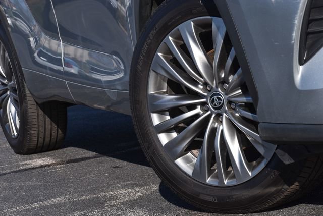 Used 2021 Toyota Highlander Platinum image 13