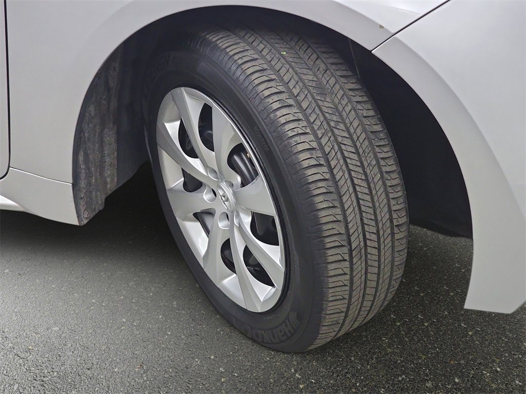 Used 2024 Toyota Corolla LE image 31