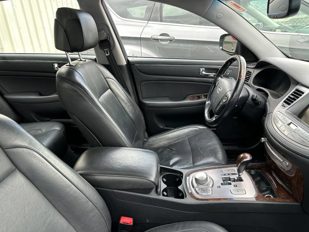 Used 2011 Hyundai Genesis 4.6 RWD image 7