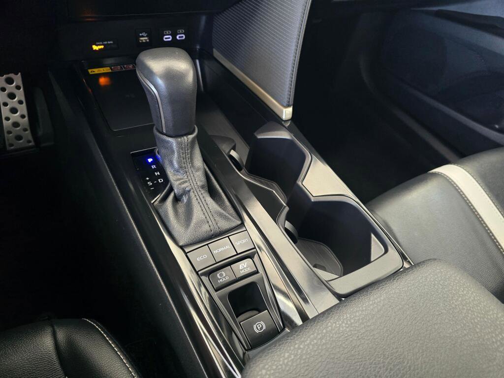 Used 2025 Toyota Camry SE image 35