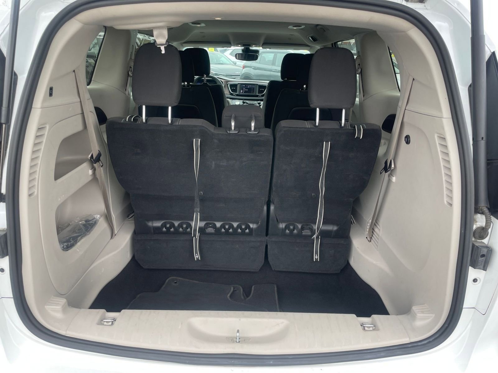 Used 2023 Chrysler Voyager LX image 33