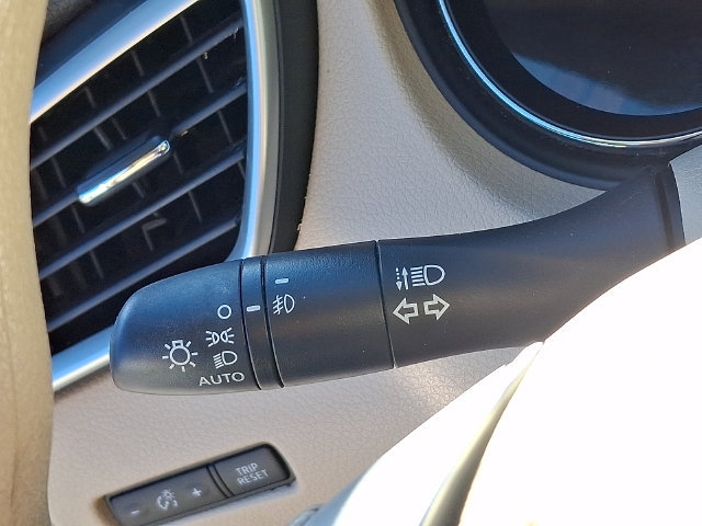Used 2015 Nissan Rogue SV w/ SV Premium Package FWD image 27
