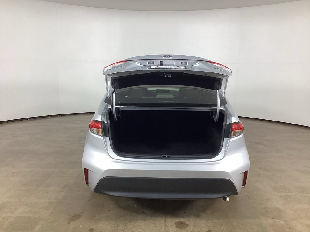Used 2025 Toyota Corolla LE FWD image 12