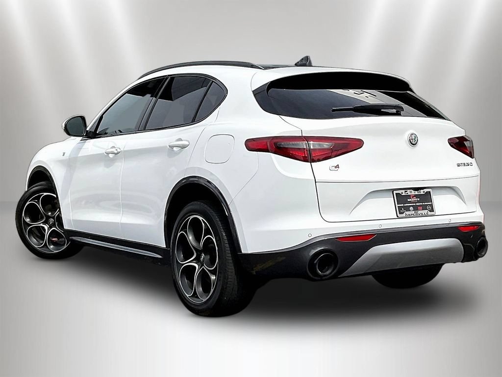 Used 2023 Alfa Romeo Stelvio Ti AWD/4WD image 4
