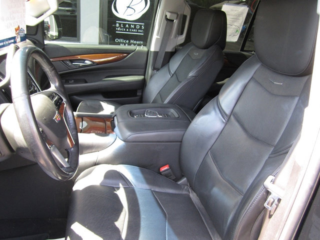 Used 2018 Cadillac Escalade Luxury w/ LPO, Radiant Package image 7