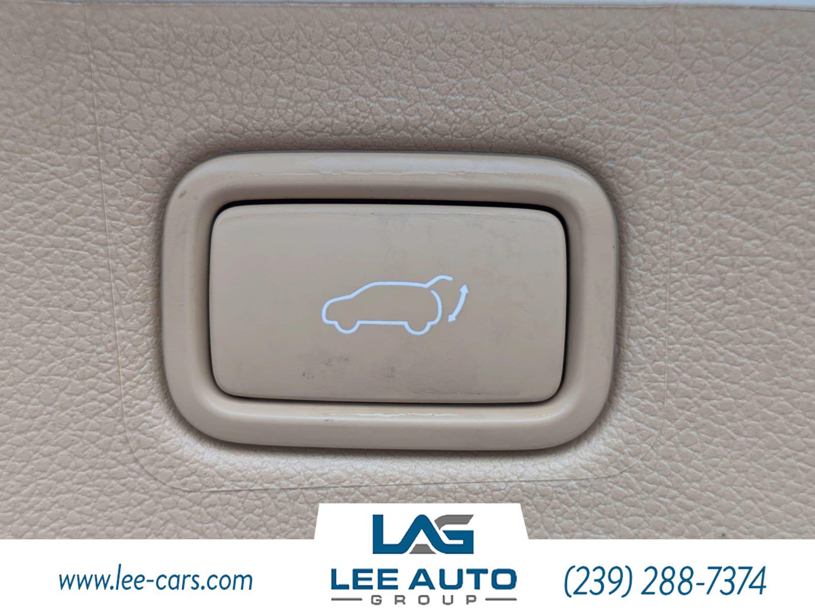 Used 2017 Kia Sedona SX Limited w/ Option Group 030 FWD image 11