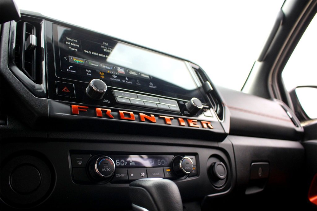 Used 2025 Nissan Frontier Pro-X image 15