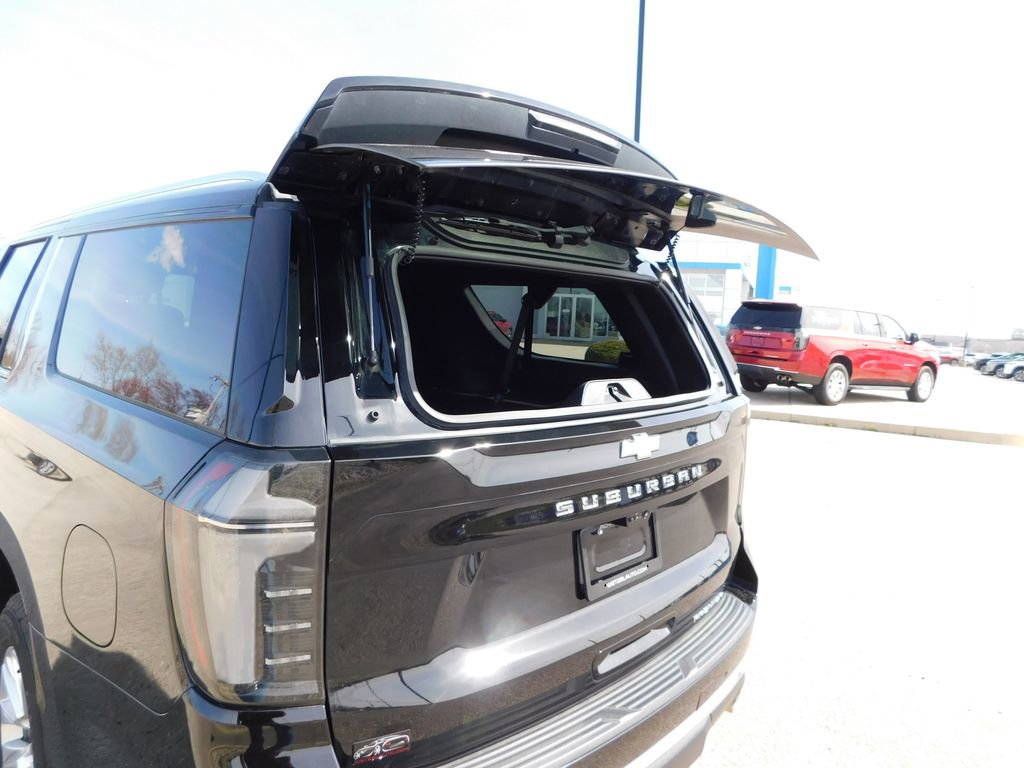 Used 2025 Chevrolet Suburban Premier image 25