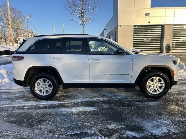 Used 2023 Jeep Grand Cherokee Laredo image 9