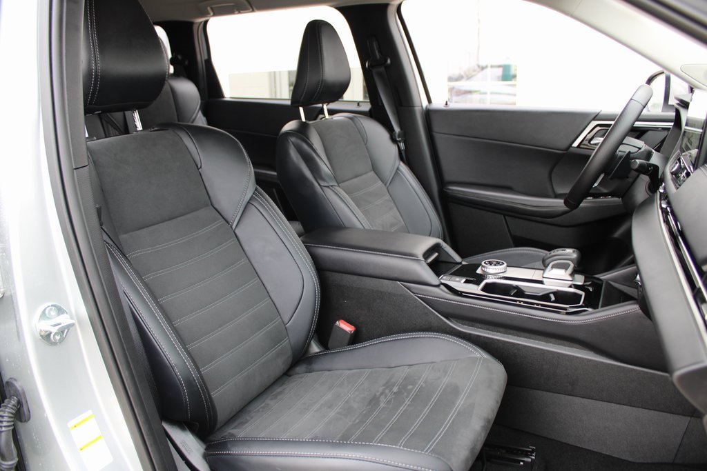 Used 2025 Mitsubishi Outlander SE image 28