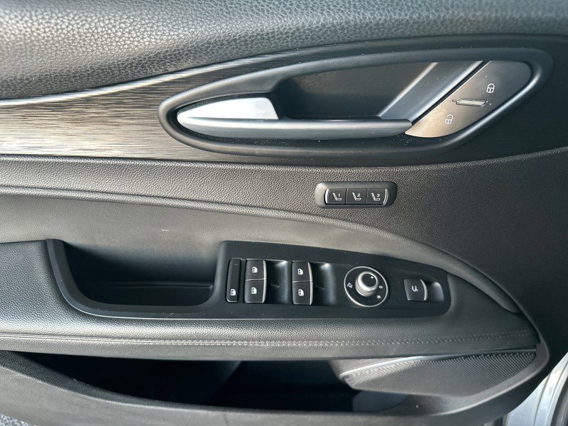 Used 2018 Alfa Romeo Stelvio AWD image 12